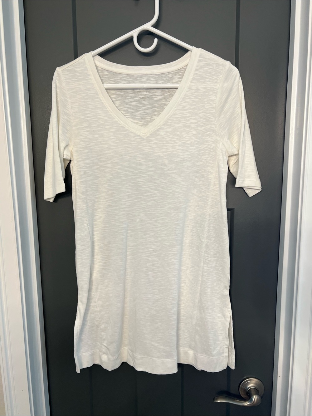 J. Jill Pima Elbow-sleeve V-Neck Tunic top - White size XS. Closet staple.